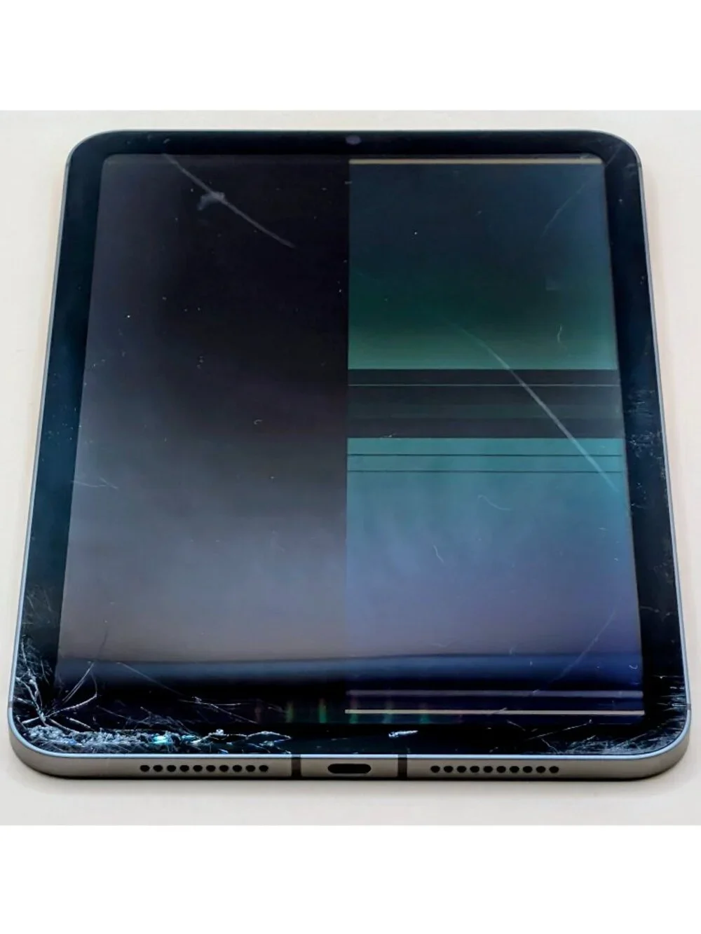 iPad mini 6th Gen 64GB (Cellular) - Cracked Screen***